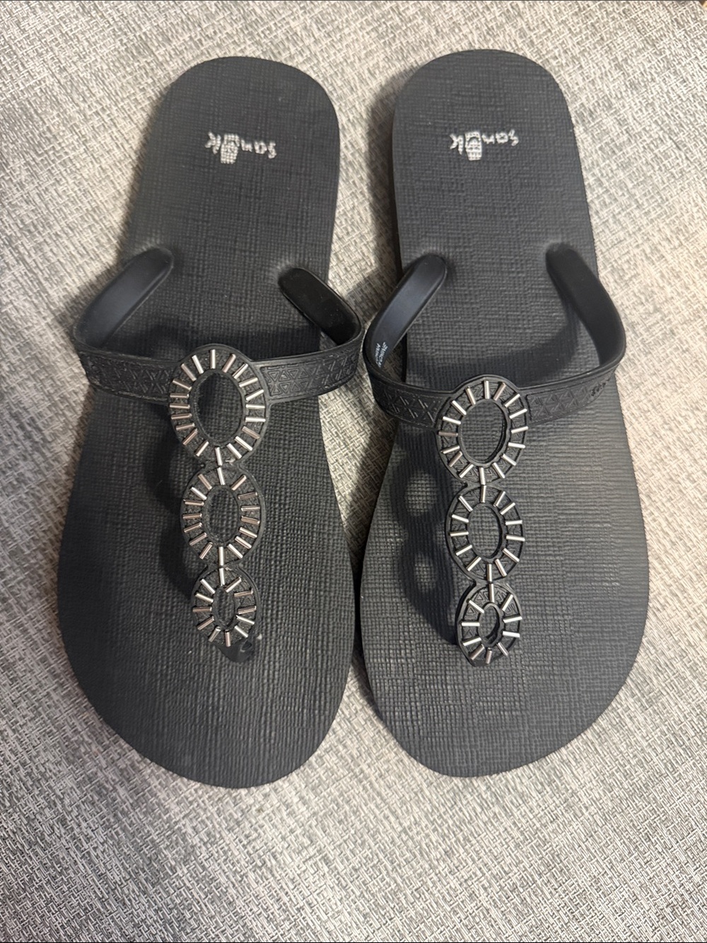 Sanuk Black Simple Flip Flop Sandals